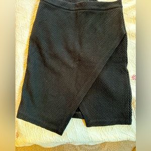 Black H&M mini skirt, never worn with tag !